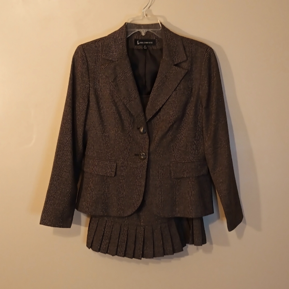 Larry Levine Petite Skirt Set